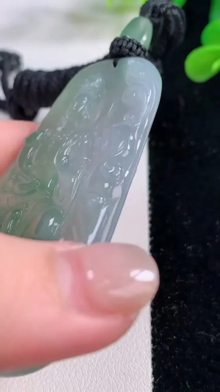 天然A货翡翠普贤菩萨吊坠，尺寸68.4-42.8-5.3，重量:36.32g
11月25日