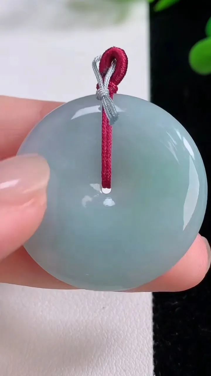 天然A货翡翠平安扣吊坠，尺寸35-6，重量:16.85g
11月25日