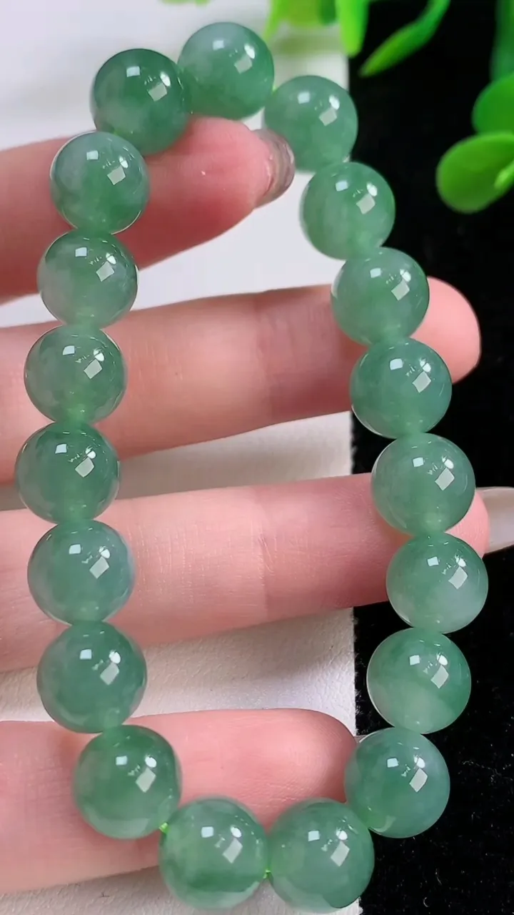 天然A货翡翠圆珠手串，尺寸9.5-19颗，重量:30.00g11月25日
工厂直销收藏佳品,种好水足