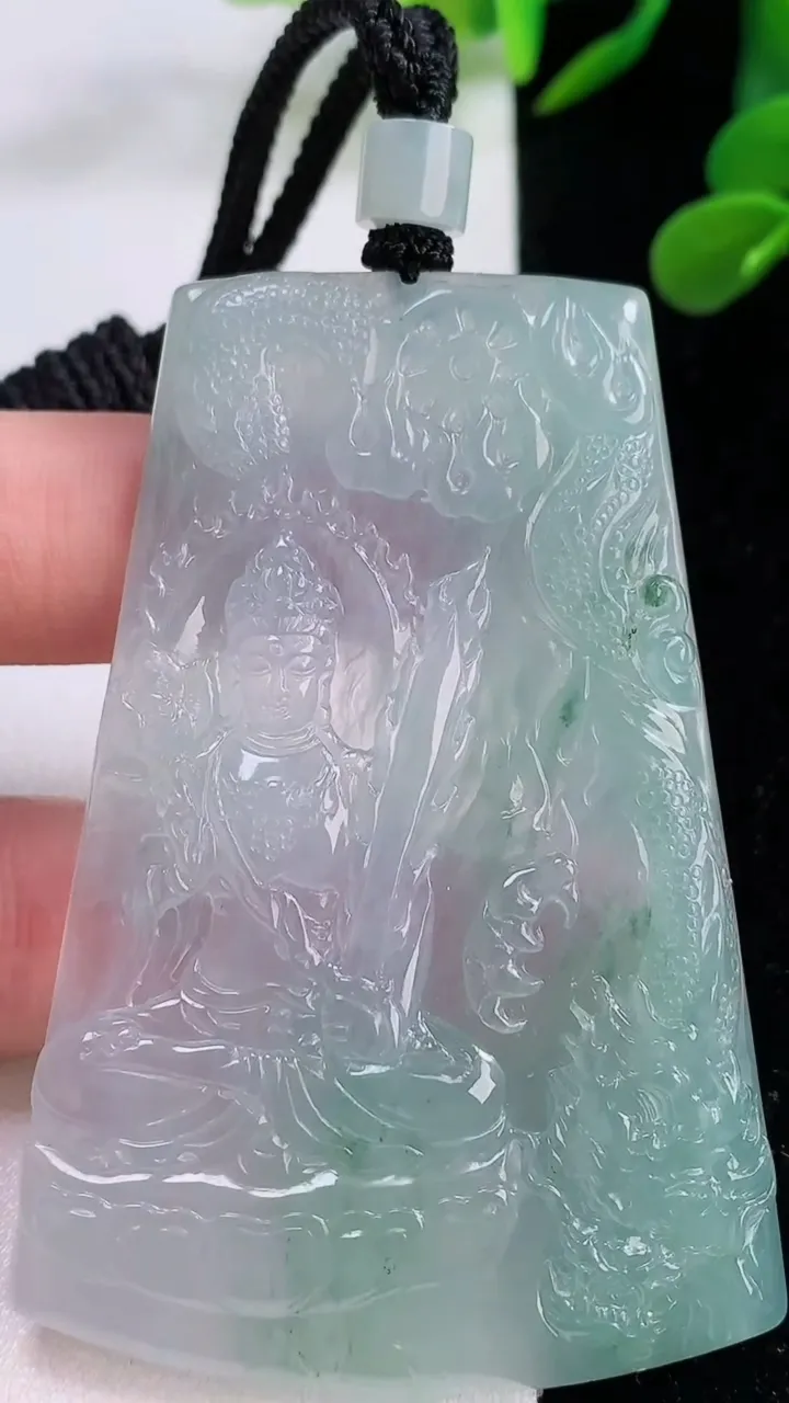 天然A货翡翠种飘花祥龙虚空藏菩萨吊坠，尺寸68-46-5.5，重量:41.96g
11月25日