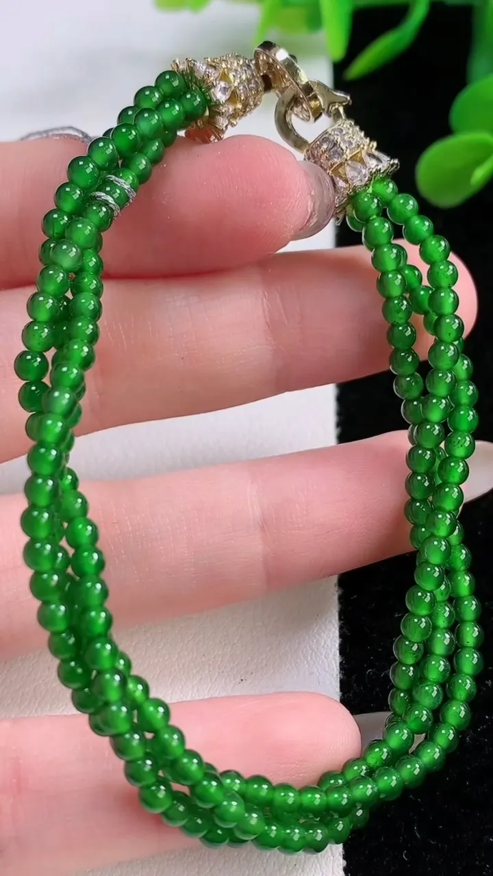 天然A货翡翠小米珠手串，尺寸2.8，重量:11.54g11月25日
工厂直销收藏佳品,种好水足，色泽