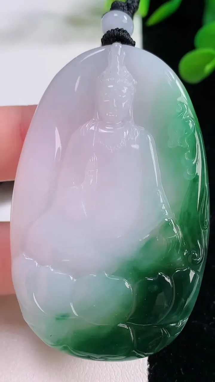 天然A货翡翠观音菩萨吊坠，尺寸62.6-39.8-5.1，重量:33.17g
11月25日