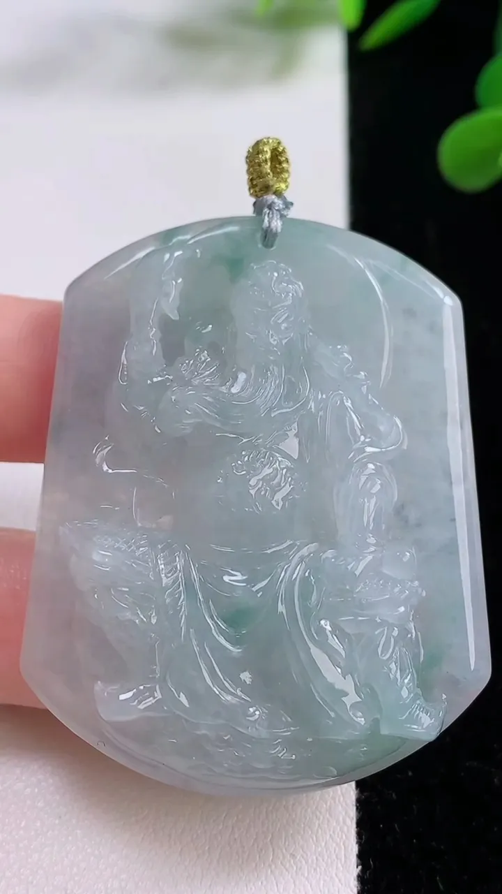 天然A货翡翠飘花关公吊坠，尺寸50.2-40.8-8.6，重量:34.18g
11月25日