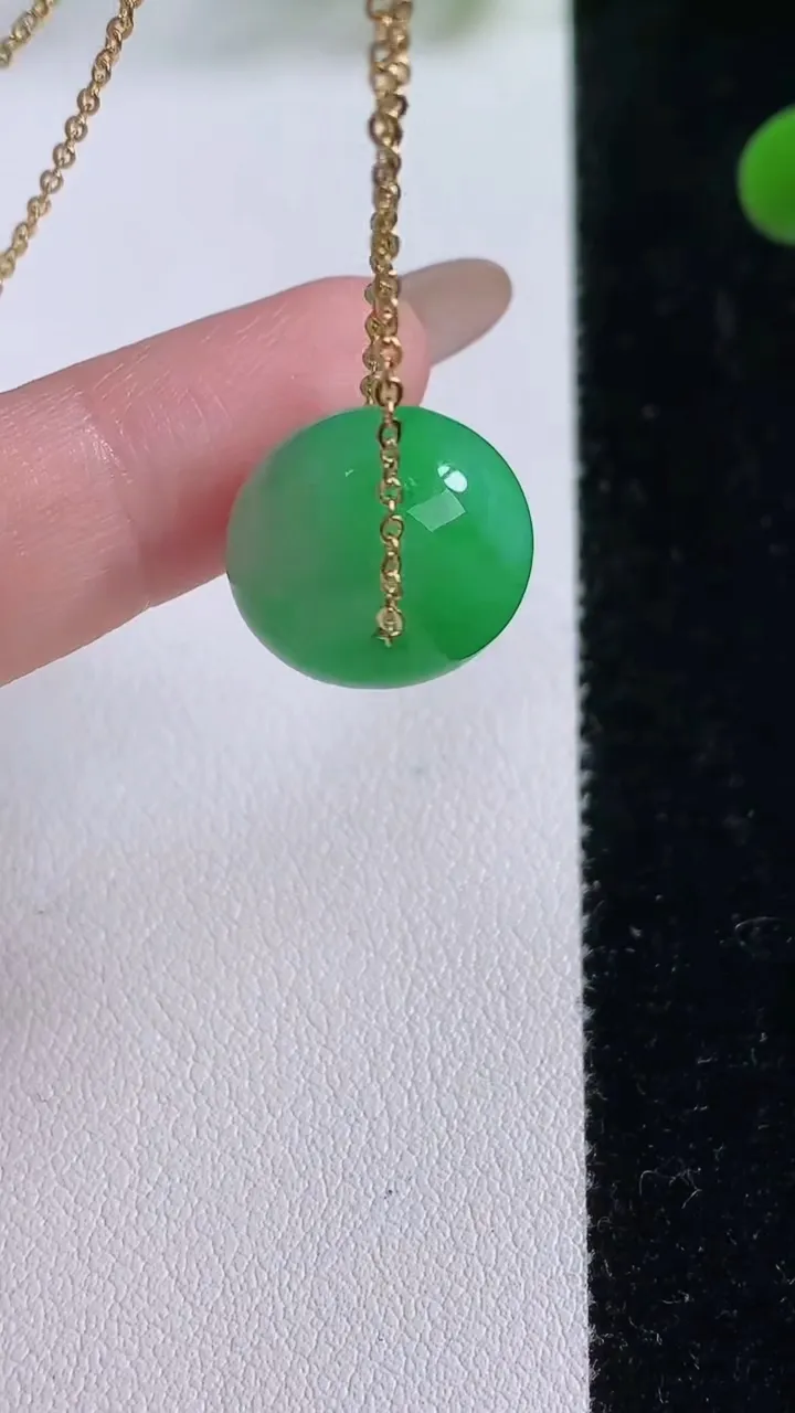 天然A货翡翠路路通吊坠，尺寸15.2-11.8，重量:8.45g
11月25日