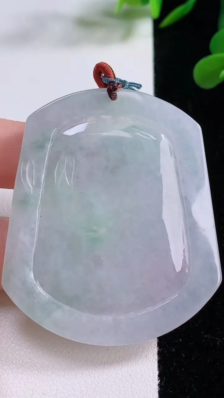 天然A货翡翠生肖虎吊坠，尺寸54.8-45.5-5.4，重量:27.06g
11月25日