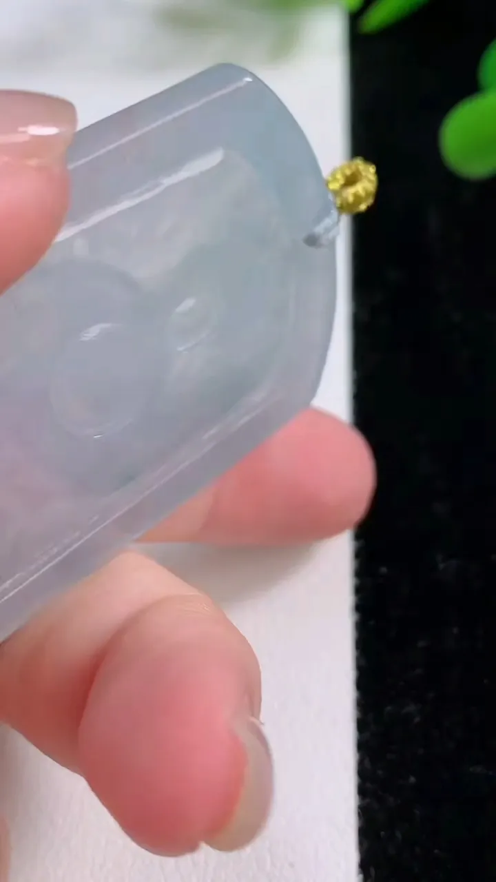 天然A货翡翠虚空藏菩萨吊坠，尺寸55.7-36.3-5.5，重量:26.76g
11月25日