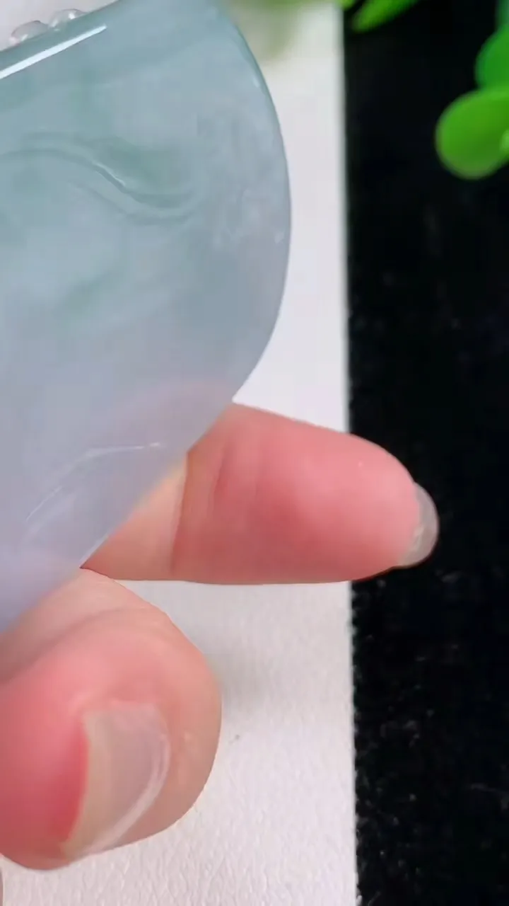 天然A货翡翠祥龙大势至菩萨吊坠，尺寸60.5-41.2-7，重量:51.99g
11月25日