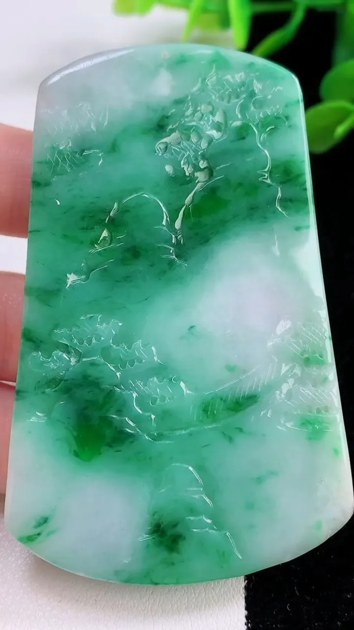 天然A货翡翠山水牌吊坠，尺寸74.2-47.7-6.8，重量:49.67g
11月25日