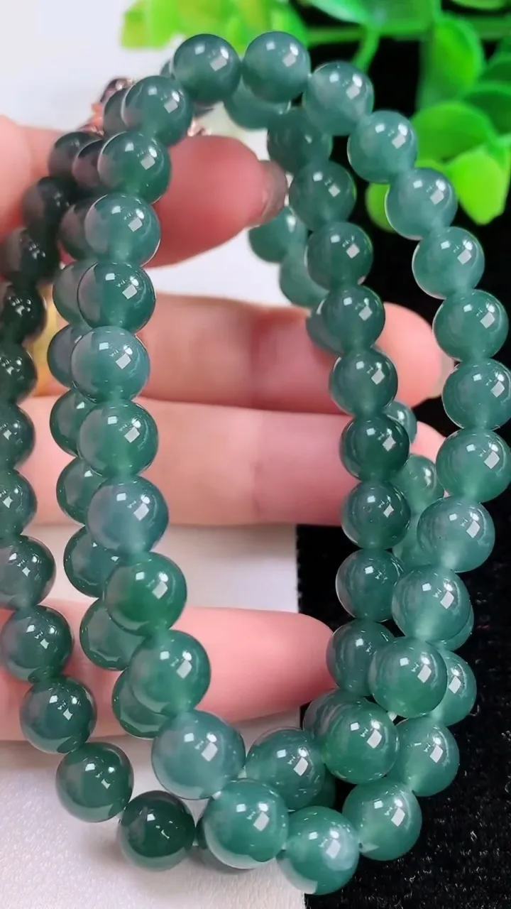 天然A货翡翠圆珠项链，尺寸7.7-75颗，重量:64.41g
11月25日