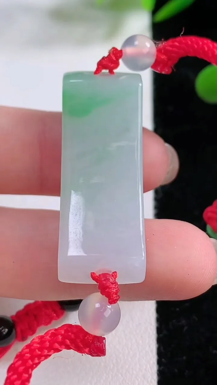 天然A货翡翠素面手牌手绳，尺寸3.7-13.2，重:8.91g
11月25日