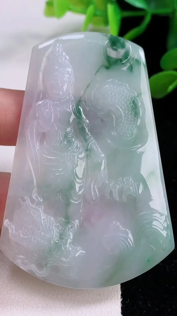 天然A货翡翠牌吊坠，尺寸68-46-4，重:21.38g
11月25日