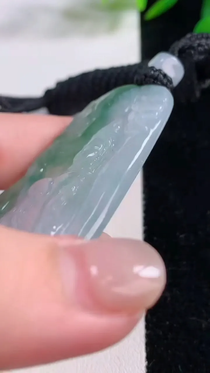 天然A货翡翠普贤菩萨吊坠，尺寸62.7-42.7-6，重量:38.05g
11月25日