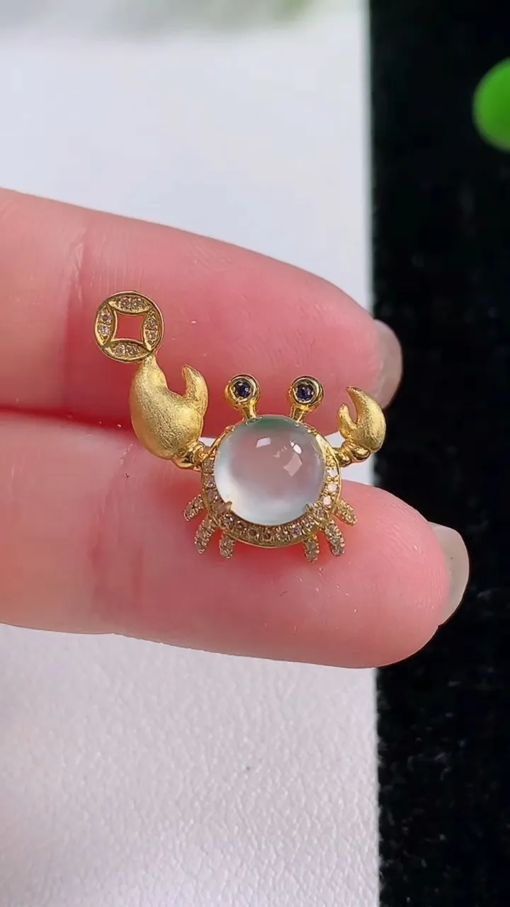 天然A货翡翠种飘花蛋面吊坠，尺寸12.6-15.5-6.4，裸石7，重量:1.87g
11月25日