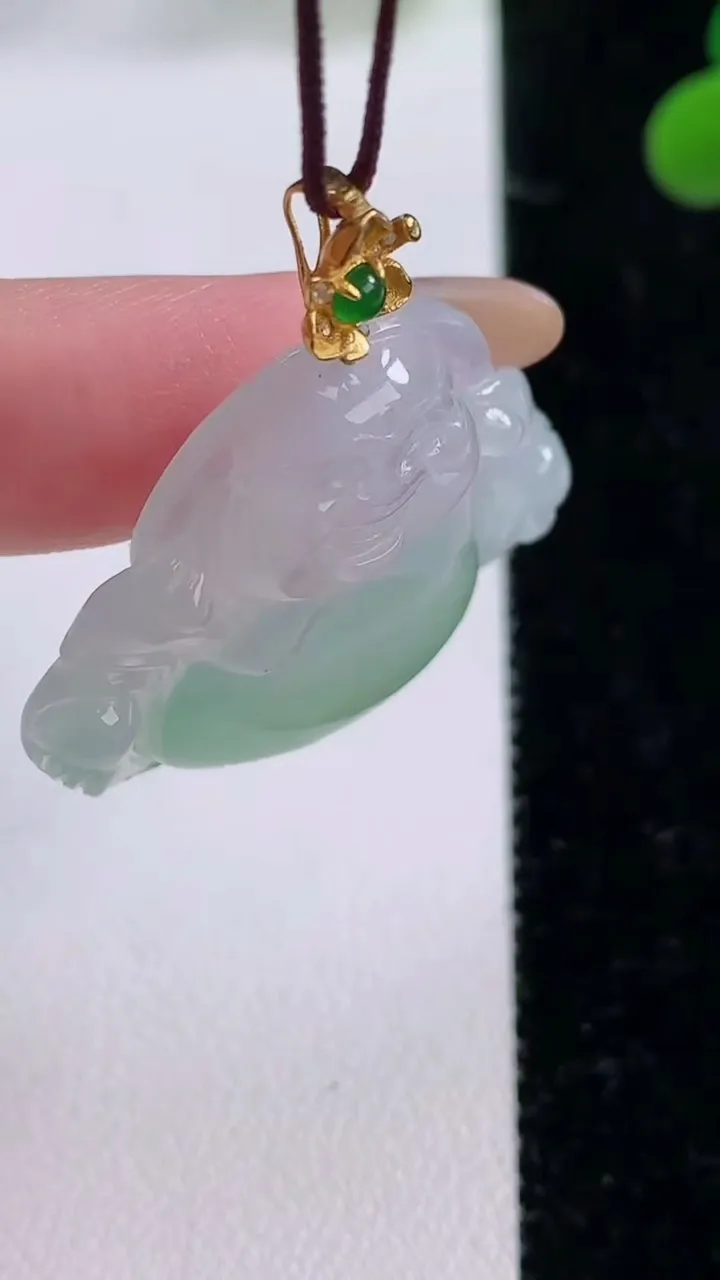 天然A货翡翠佛公吊坠，尺寸28.8-32.2-6.2，重量:8.30g
11月25日