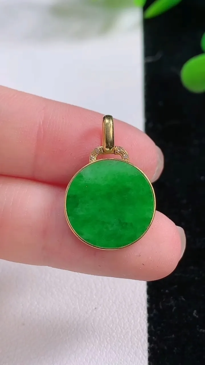 天然A货翡翠无事牌吊坠，尺寸16-2，重:1.80g
11月25日