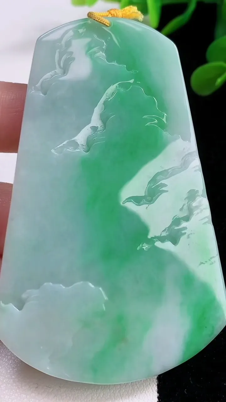 天然A货翡翠山水牌吊坠，尺寸48.7-49.8-5.7，重量:47.59g
11月25日