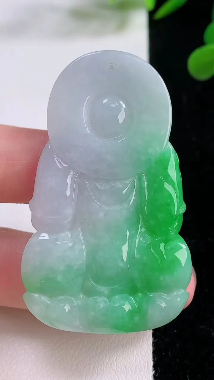 天然A货翡翠观音菩萨吊坠，尺寸55-33.2-6，重量:22.68g
11月25日