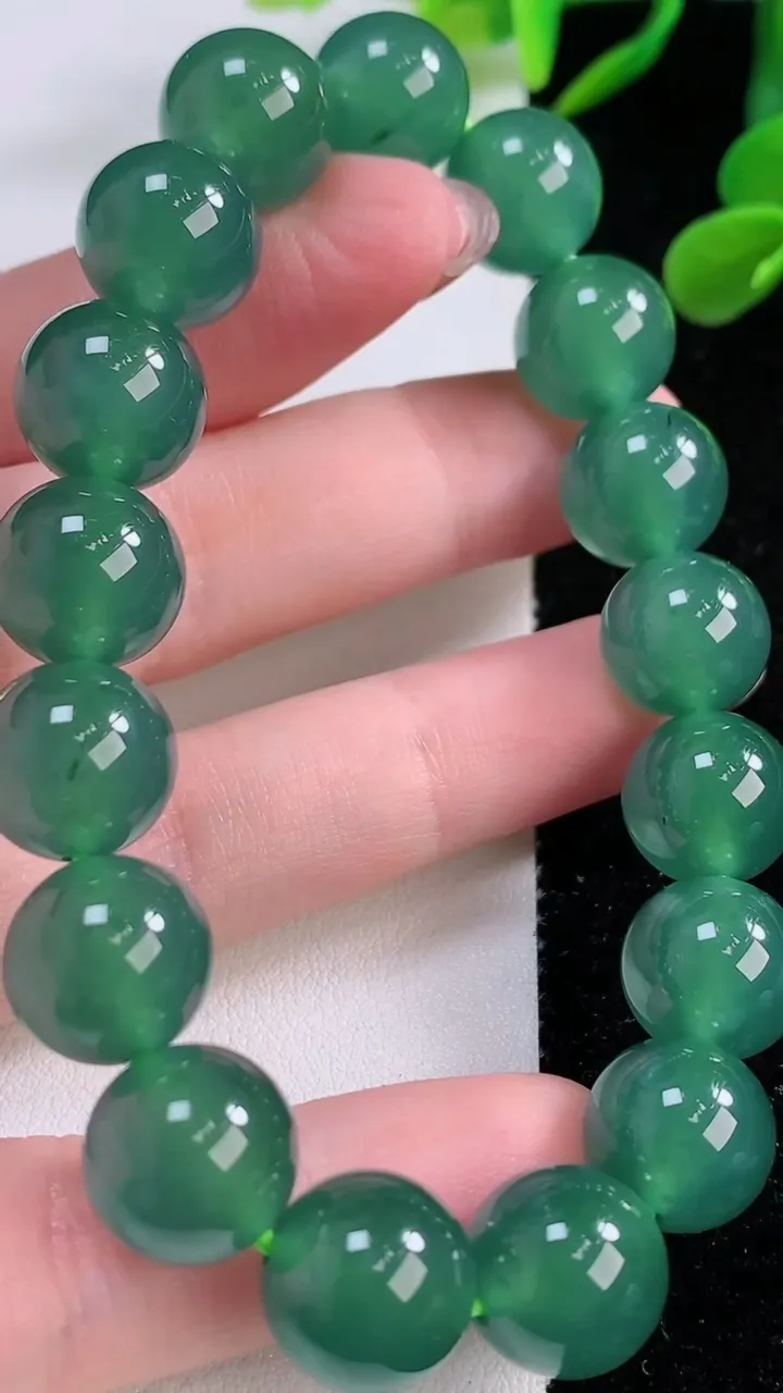 天然A货翡翠圆珠手串，尺寸11.7-17颗，重量:48.15g11月25日
工厂直销收藏佳品,种好水
