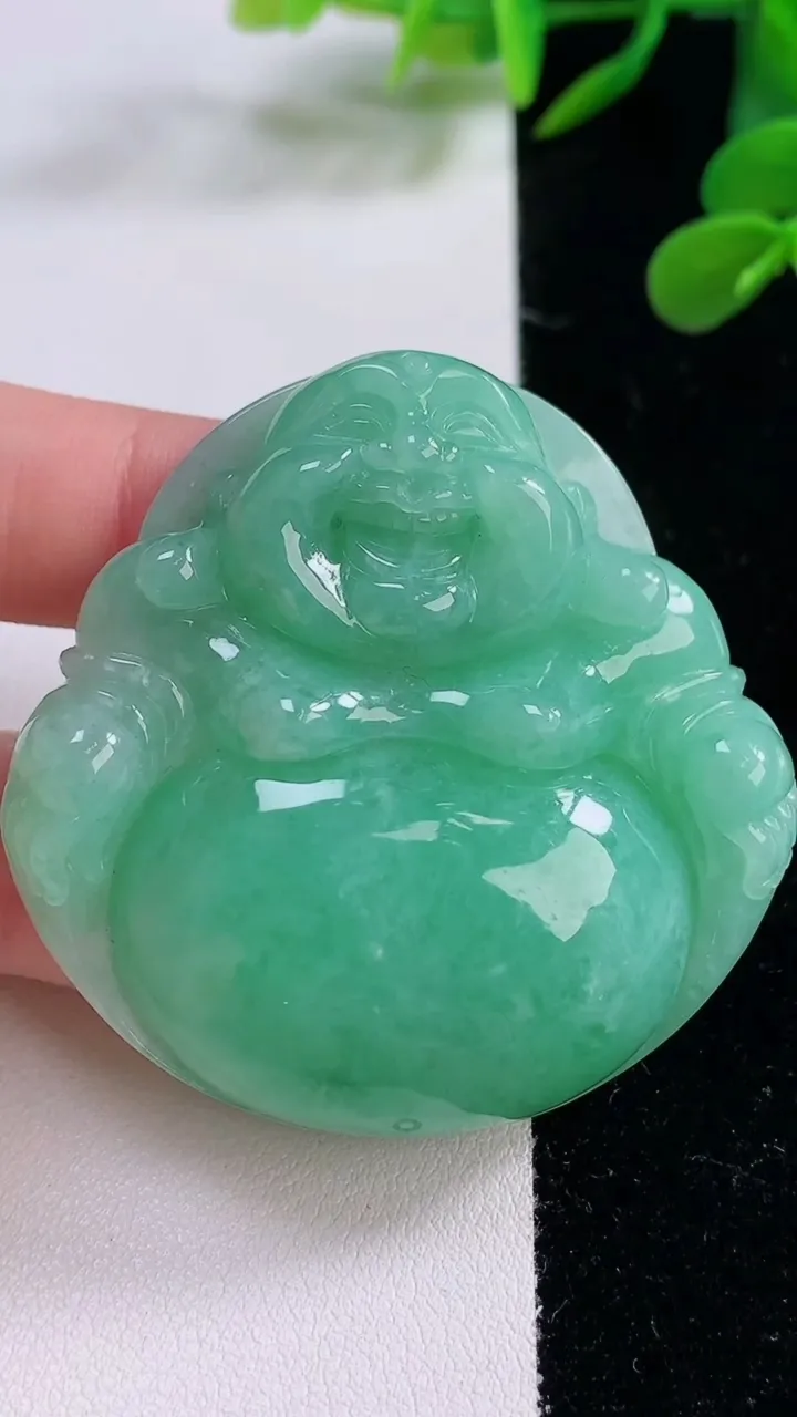 天然A货翡翠佛公吊坠，尺寸50-51.3-11，重量:48.37g
11月25日