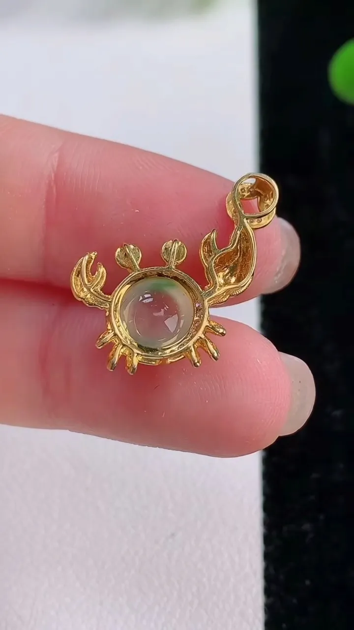 天然A货翡翠种飘花蛋面吊坠，尺寸12.6-15.5-6.4，裸石7，重量:1.87g
11月25日