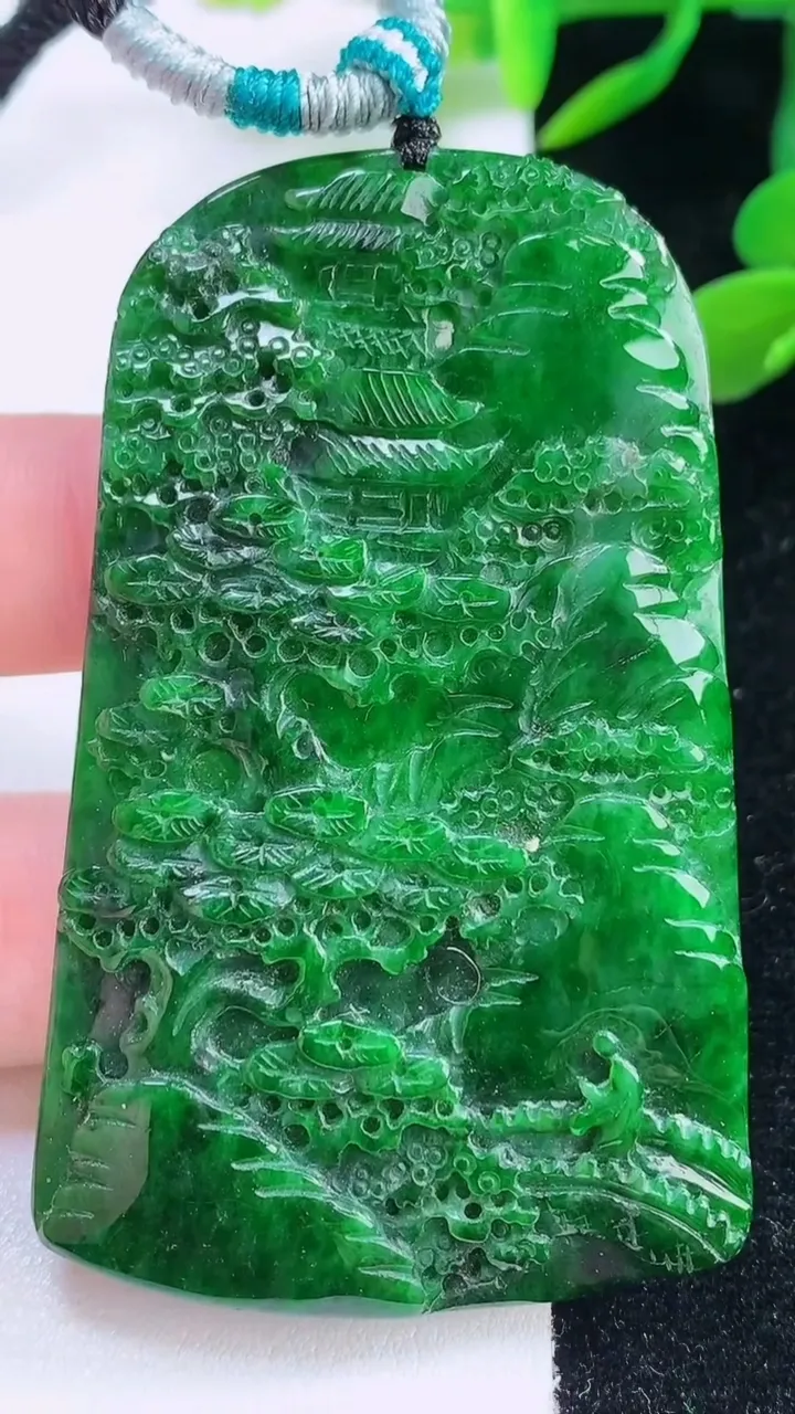 天然A货翡翠山水牌吊坠，尺寸65.4-40.5-5，重:29.56g
11月25日