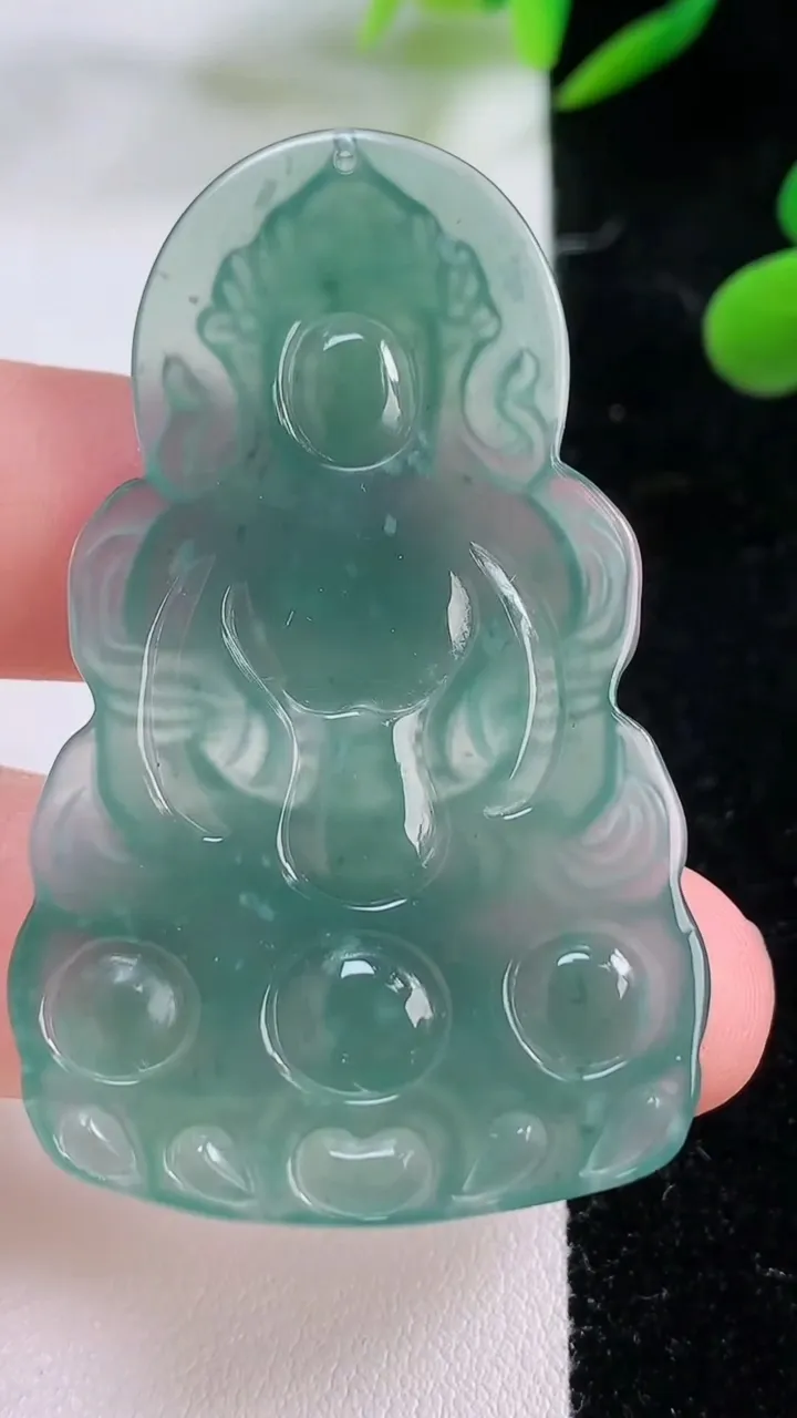 天然A货翡翠度母观音吊坠，尺寸52-32-4，重:10.74g
11月25日