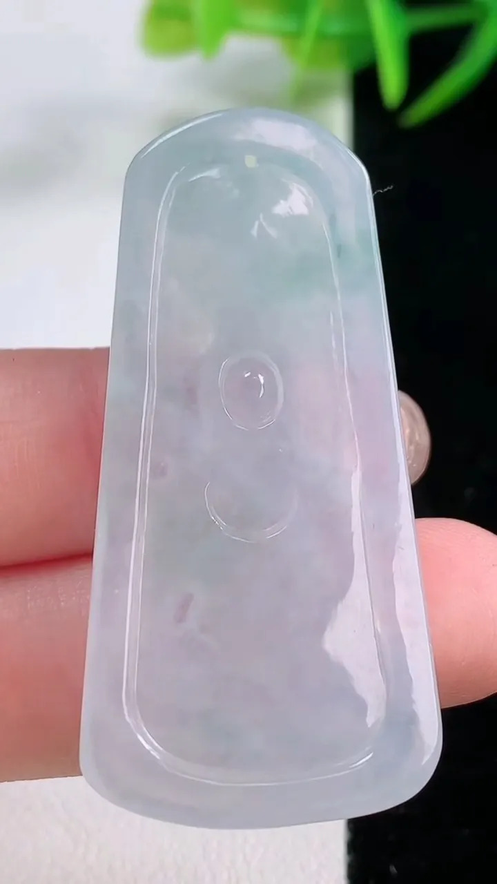 天然A货翡翠大势至菩萨吊坠，尺寸48-22.8-5.1，重量:11.51g
11月25日