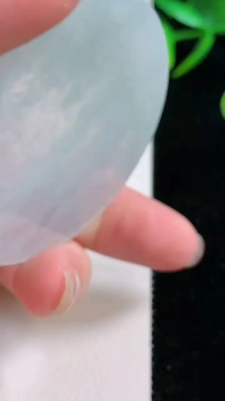 天然A货翡翠无事牌镶嵌件，尺寸53-3.6，重量:28.34g
11月25日