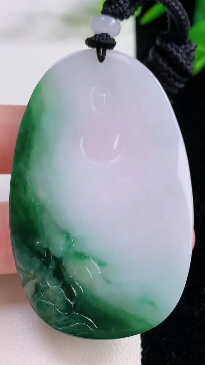 天然A货翡翠观音菩萨吊坠，尺寸62.6-39.8-5.1，重量:33.17g
11月25日