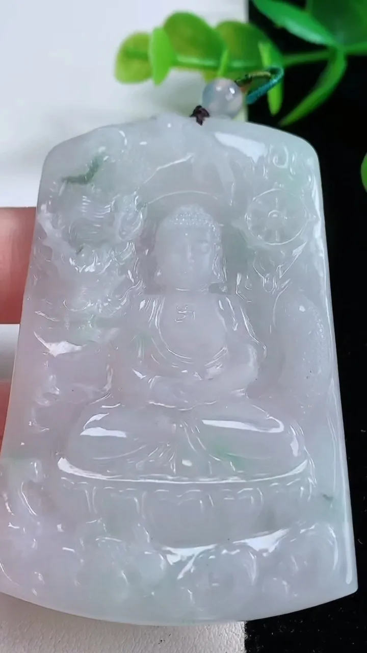 天然A货翡翠祥龙大日如来吊坠，尺寸69-44.5-5，重量:40.98g
11月25日