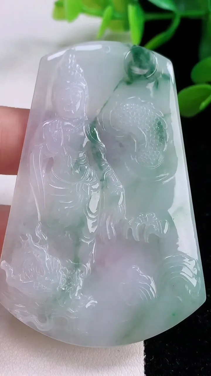 天然A货翡翠牌吊坠，尺寸68-46-4，重:21.38g
11月25日