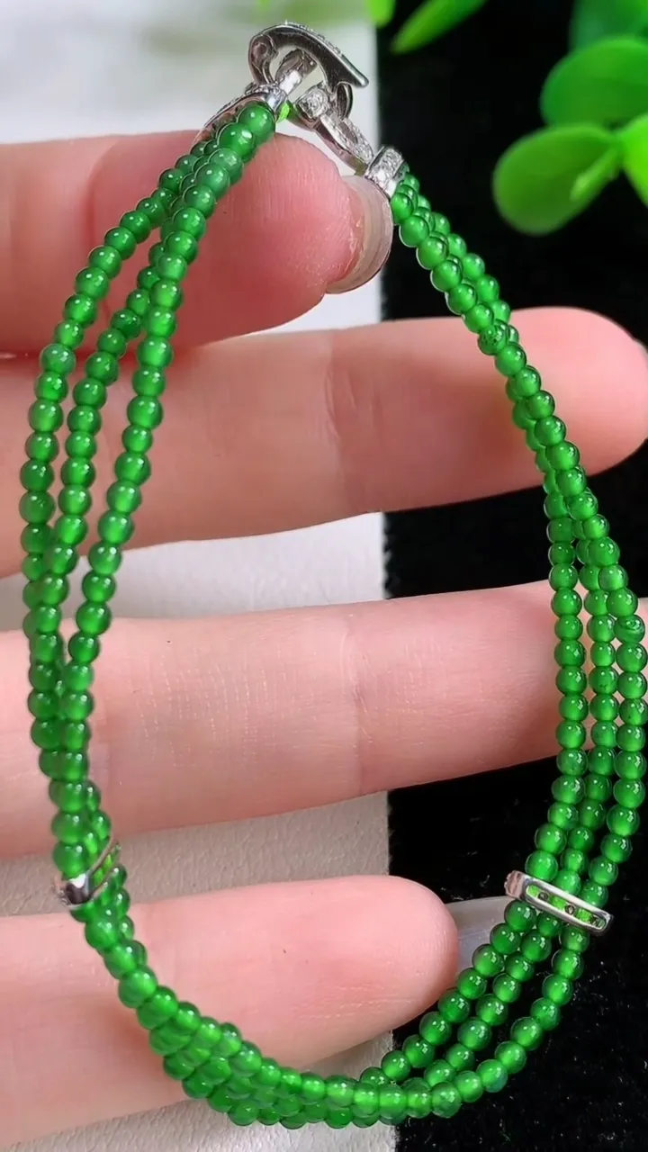 天然A货翡翠小米珠手串，尺寸2，重量:5.37g11月25日
工厂直销收藏佳品,种好水足，色泽均匀，有种有色，上手高大气！