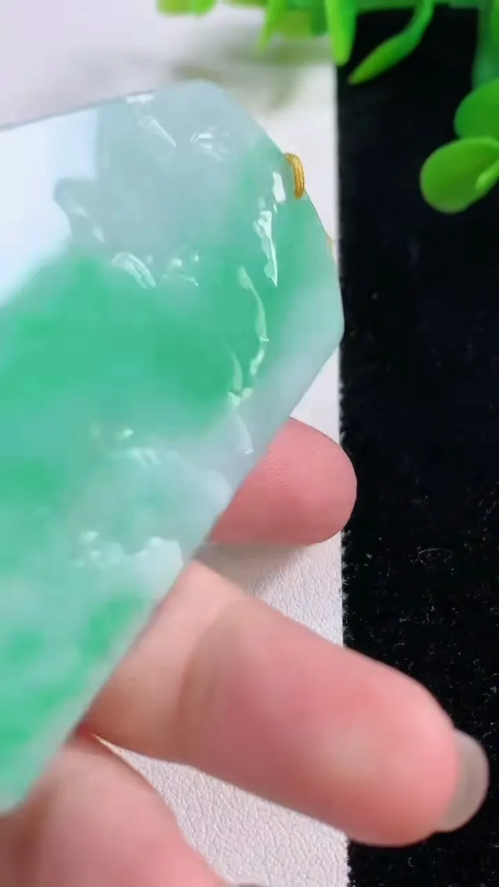 天然A货翡翠山水牌吊坠，尺寸48.7-49.8-5.7，重量:47.59g
11月25日