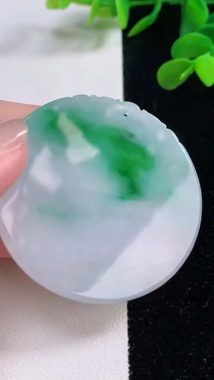 天然A货翡翠生肖马吊坠，尺寸52.4-4.3，重量:24.55g
11月25日