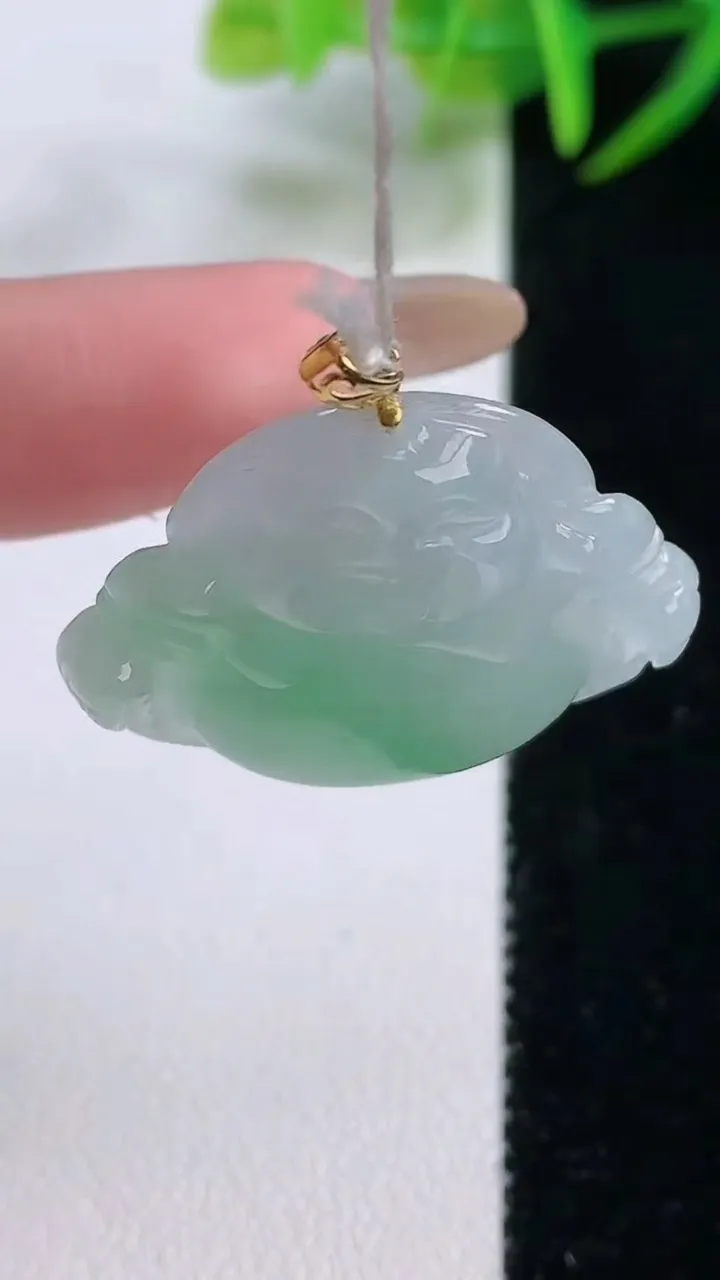 天然A货翡翠佛公吊坠，尺寸25-30.2-5.6，重量:6.25g
11月25日