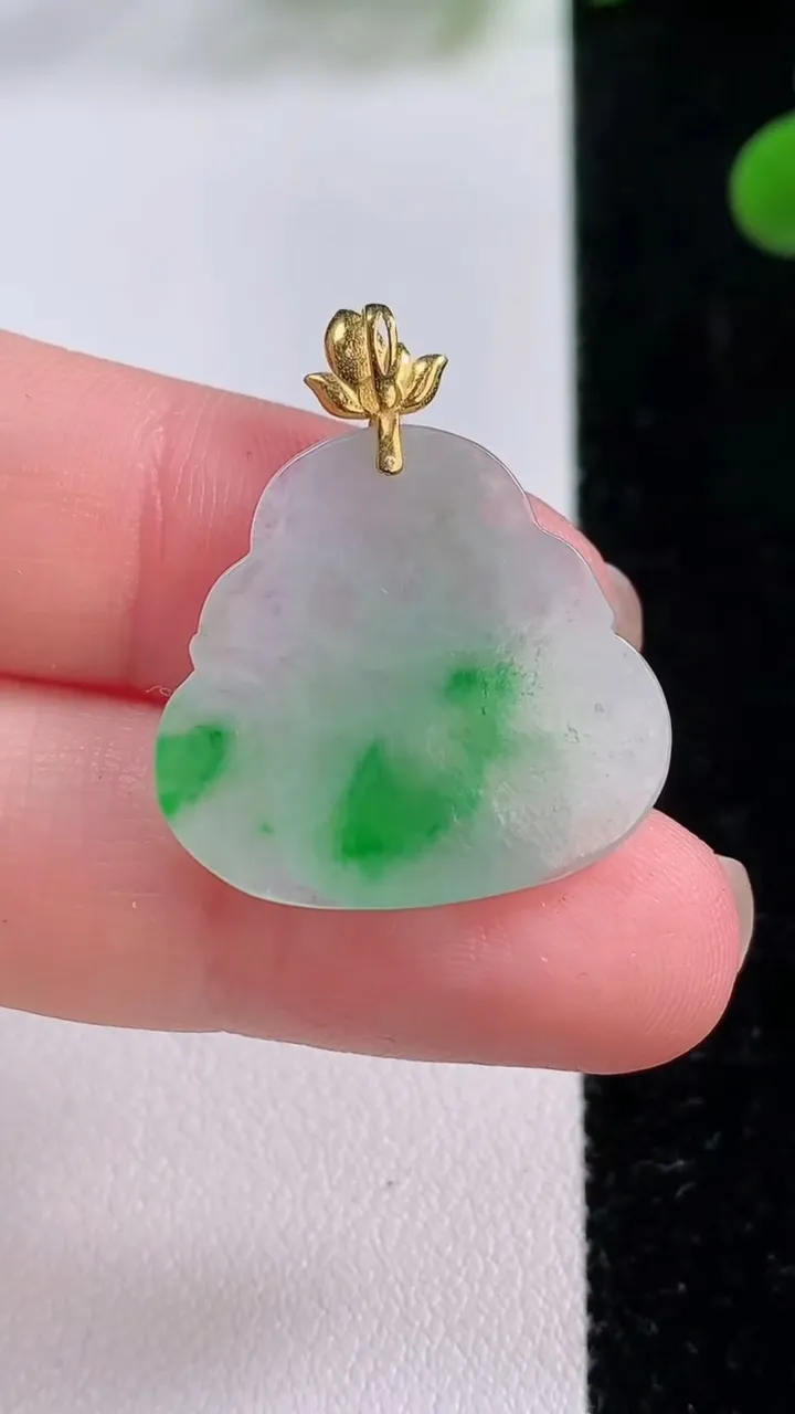天然A货翡翠佛公吊坠，尺寸21.5-23.2-2.6，重量:2.32g
11月25日