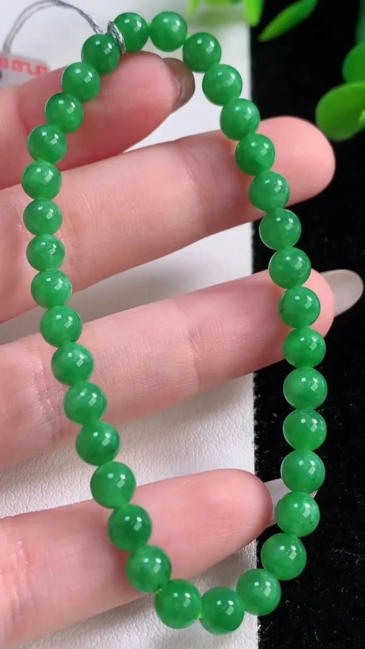 天然A货翡翠圆珠手串，尺寸5.4-34颗，重量:9.79g11月25日
工厂直销收藏佳品,种好水足，色泽均匀，有种有色，上手高大气！