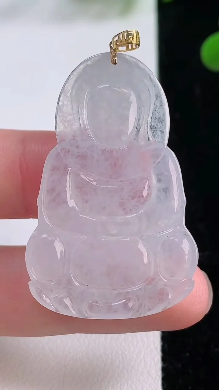天然A货翡翠种白冰观音菩萨吊坠，尺寸42.6-27.8-3.2，重量:7.19g
11月25日