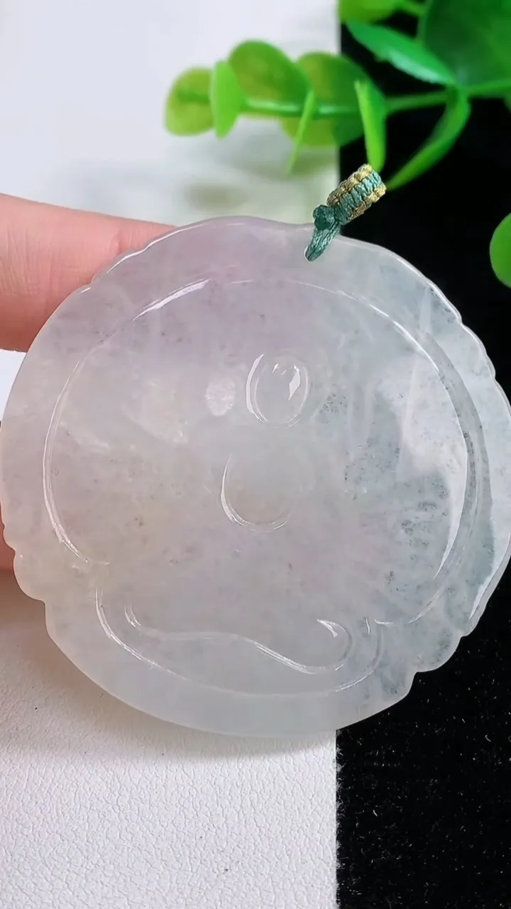 天然A货翡翠千手观音吊坠，尺寸54-55.2-4.2，重量:28.19g
11月25日