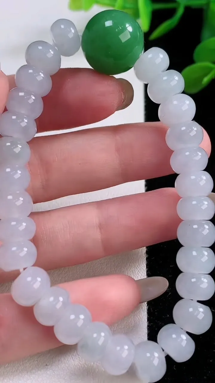 天然A货翡翠算盘珠手串，尺寸14.7-8.5-5.8-29颗，重量:31.90g11月25日
工厂直