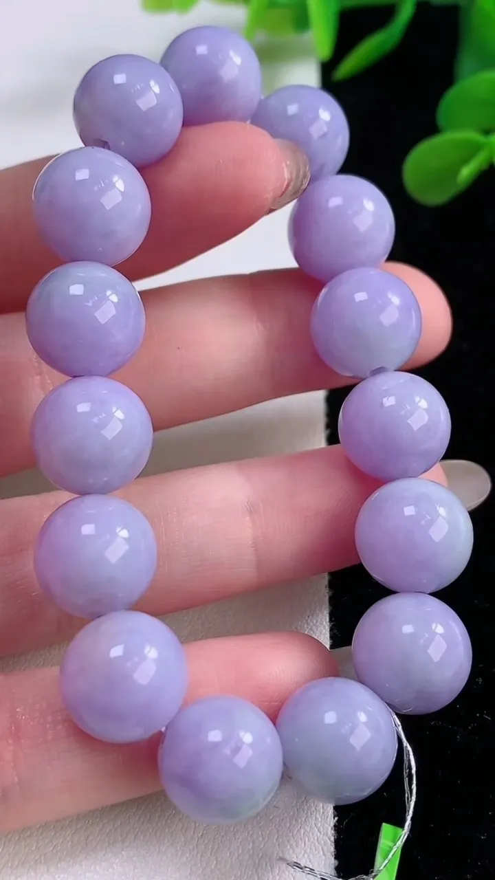 天然A货翡翠紫罗兰圆珠手串，尺寸11.4-15颗，重量:41.28g11月25日
工厂直销收藏佳品,种好水足，色泽均匀，有种有色，上手高大气！