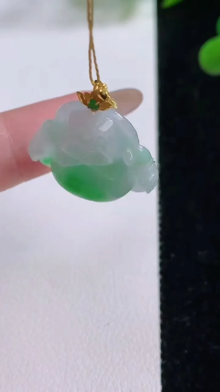 天然A货翡翠佛公吊坠，尺寸21.7-22.6-6，重量:4.37g
11月25日