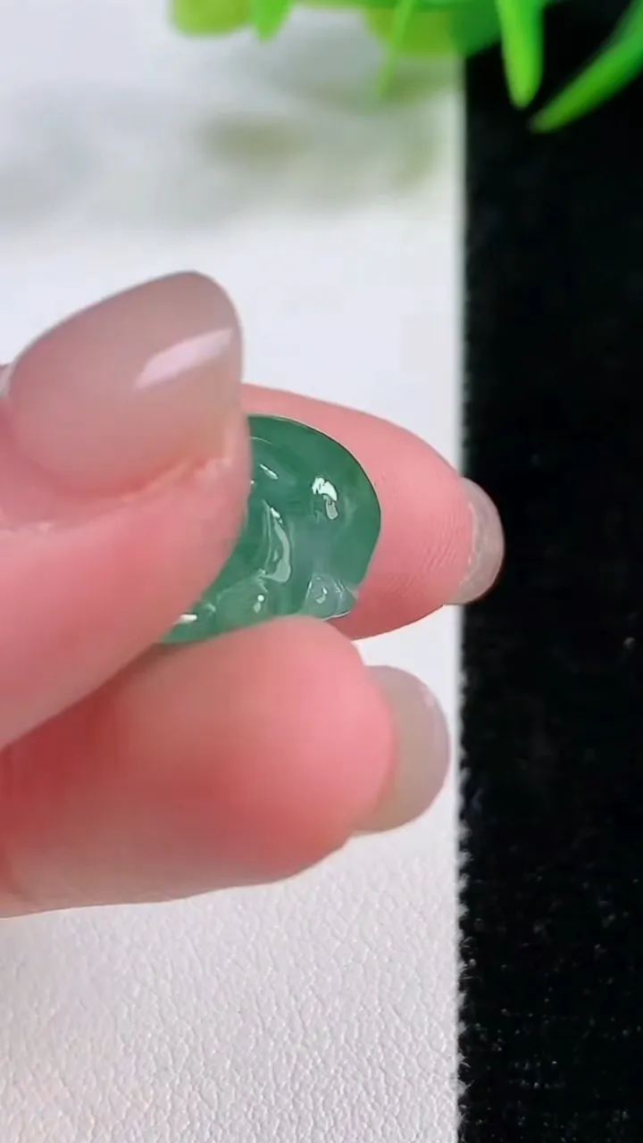 天然A货翡翠貔貅吊坠，尺寸20-15.6-10.6，重量:6.68g
11月25日