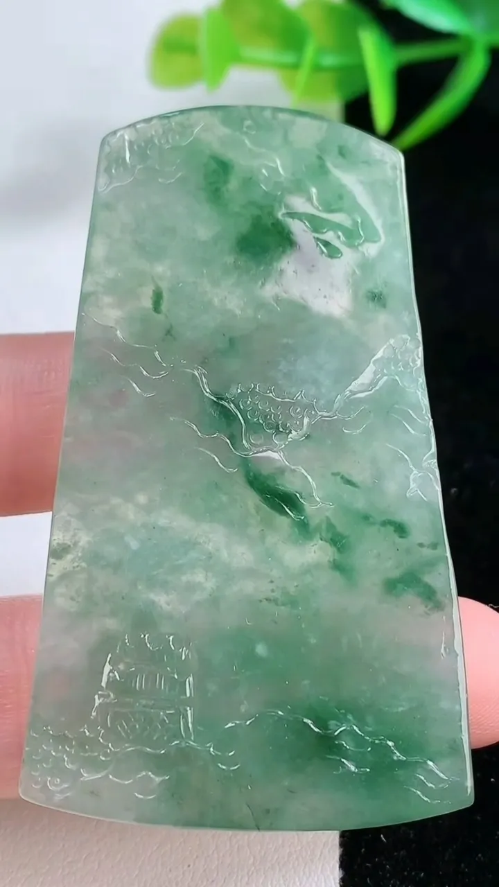 天然A货翡翠山水牌吊坠，尺寸59.8-34.5-4.3，重量:22.16g
11月25日