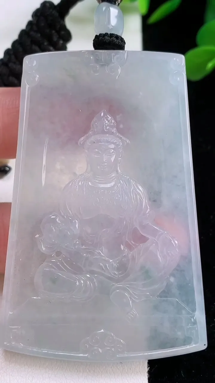 天然A货翡翠种飘花大势至菩萨吊坠，尺寸65.6-44.4-5.6，重量:45.41g
11月25日