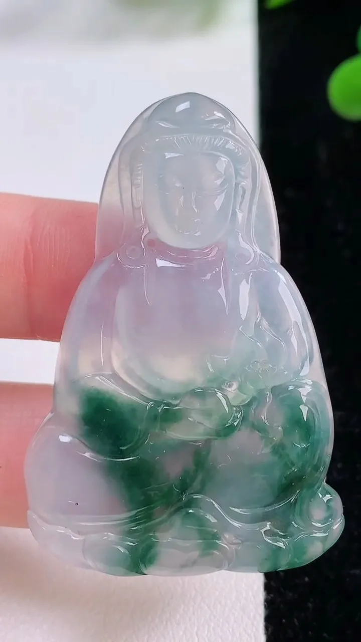 天然A货翡翠冰种飘花大势至菩萨吊坠，尺寸49-31.7-4，重量:11.51g
11月25日