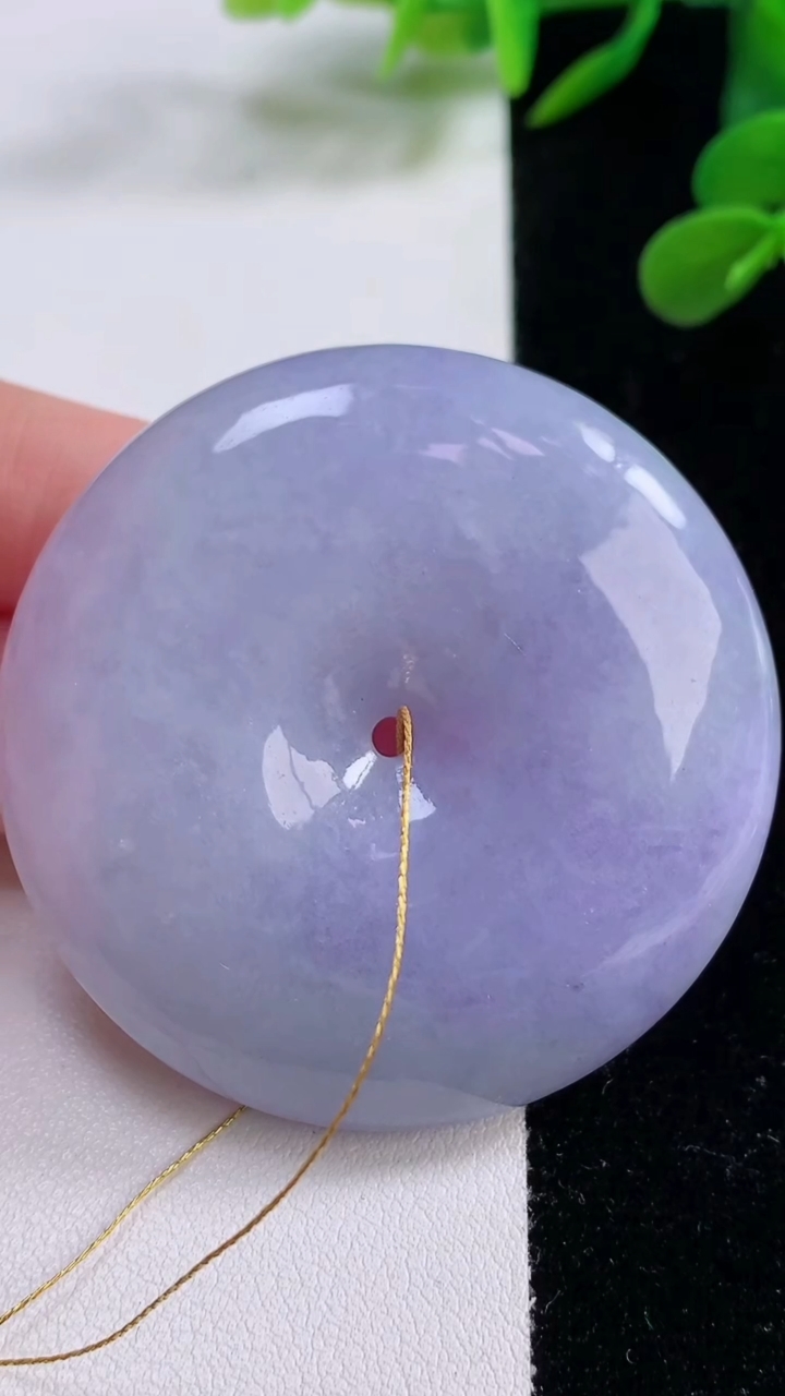 天然A货翡翠紫罗兰平安扣吊坠，尺寸51.2-12.8，重量:73.46g
11月25日