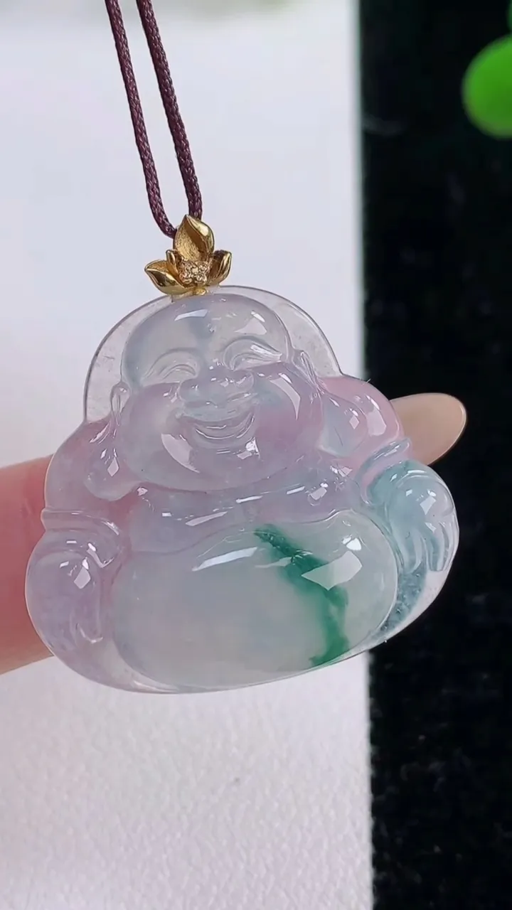 天然A货翡翠种飘花佛公吊坠，尺寸26.5-28.4-5.7，重量:6.82g
11月25日