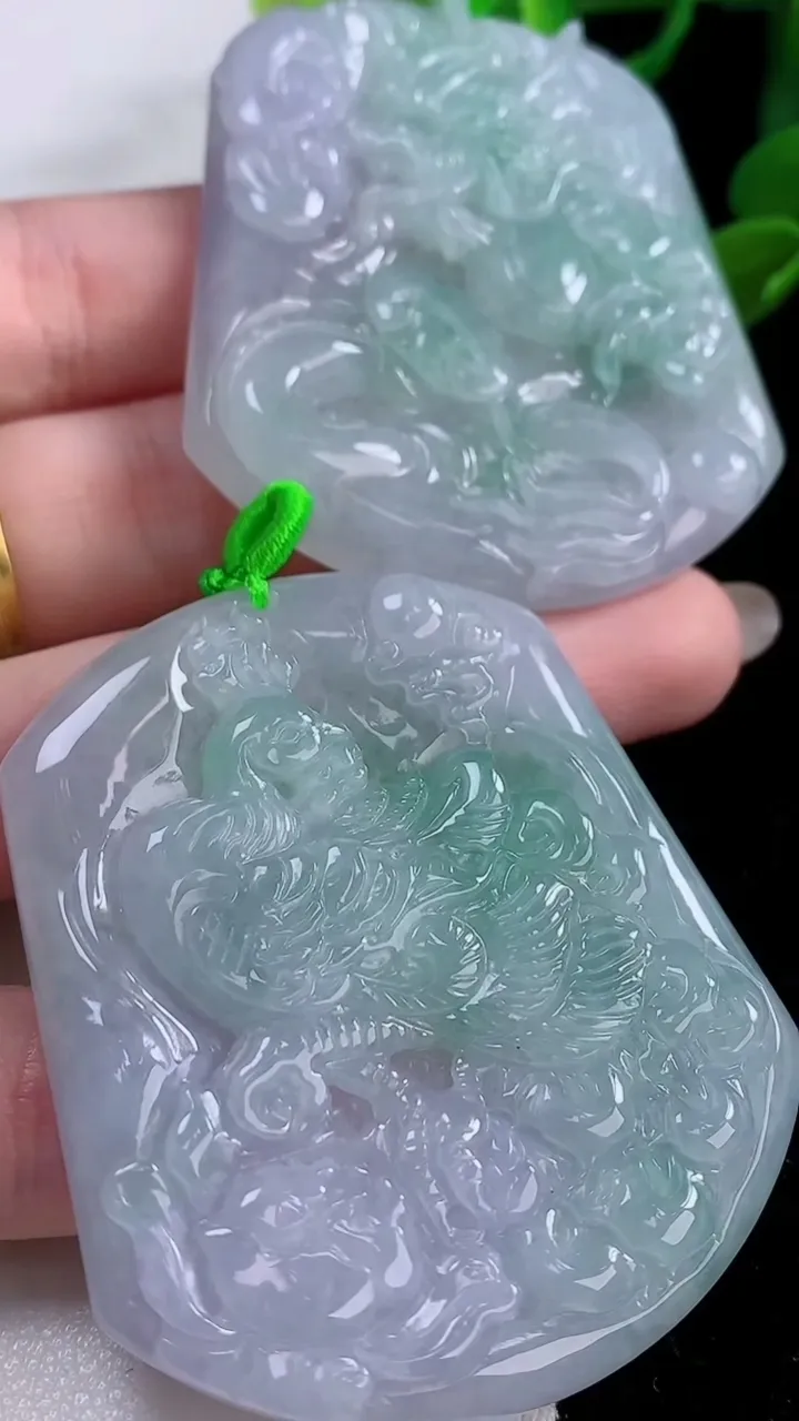 天然A货翡翠春带彩紫罗兰龙凤呈祥吊坠一对，尺寸54.3-45-5.8，重量:59.75g
11月25日