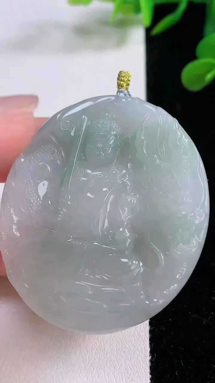 天然A货翡翠祥龙不动明王吊坠，尺寸52.5-46.6-5.3，重量:30.16g
11月25日